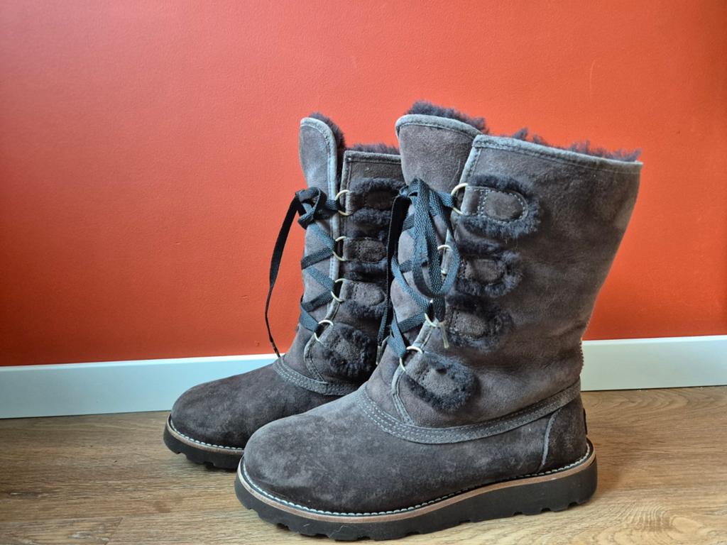Uggs bruine laarzen/snowboots maat 39, Kleding | Dames, Schoenen, UGG, Bruin, Snowboots, Ophalen of Verzenden