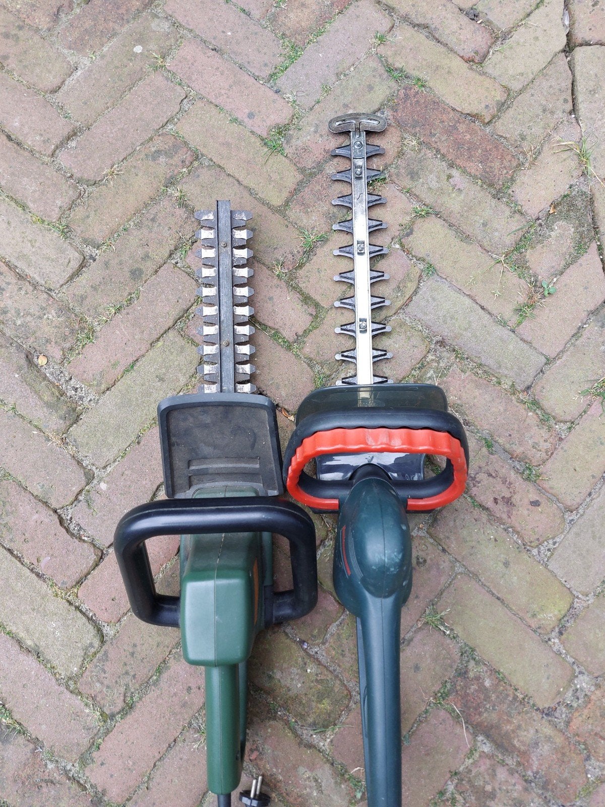 2 heggenscharen: Metabo Hs 8345 S en Black & Decker GT 201, Ophalen, Gebruikt, Elektrisch, Metabo, Black & Decker