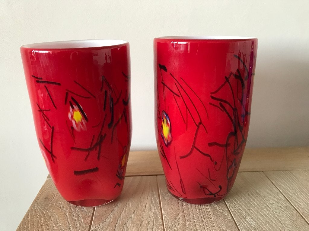 2 bloemenvazen, Huis en Inrichting, Woonaccessoires | Vazen, Rood, Ophalen, 24 cm, Glas