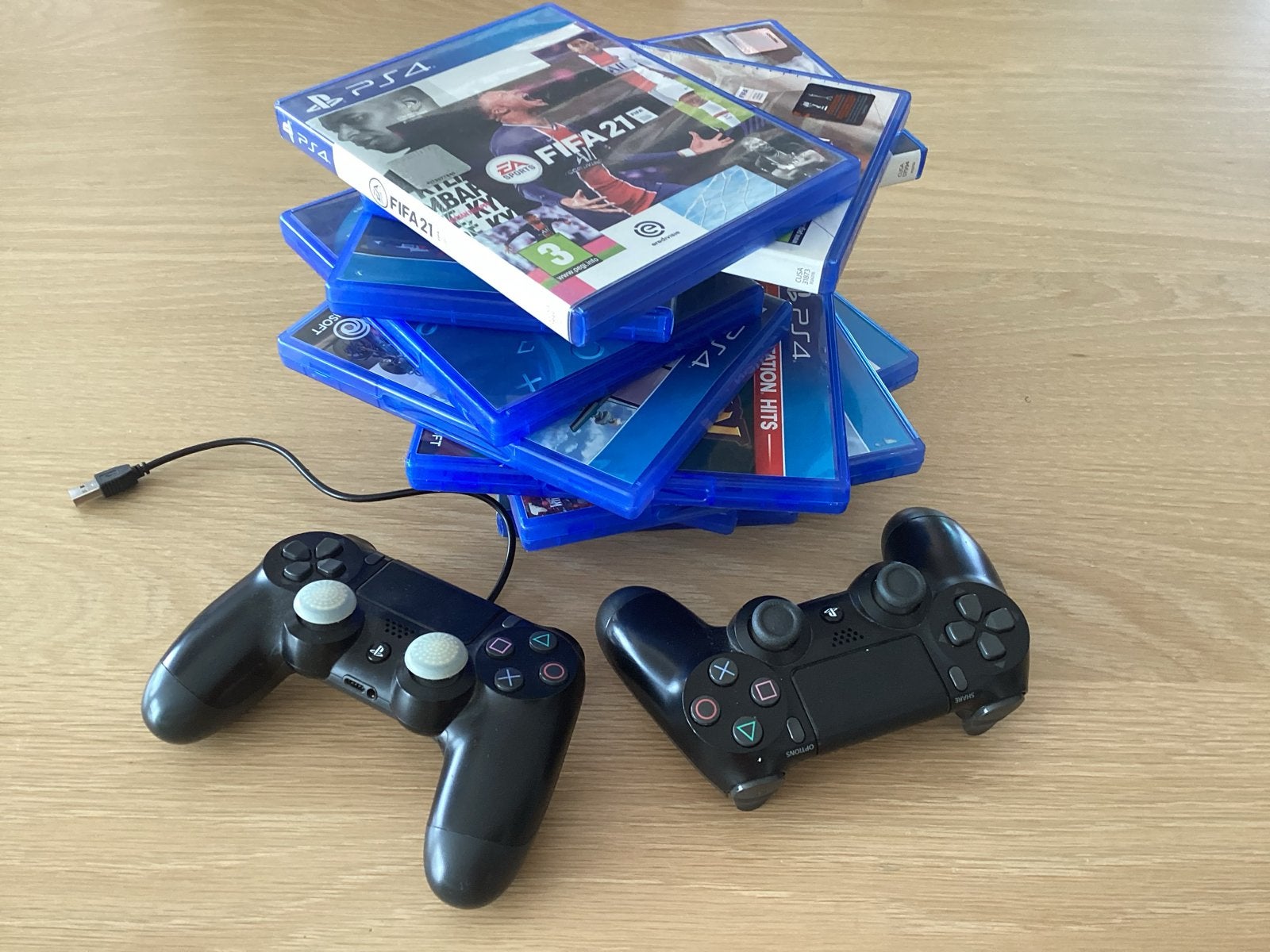 PS4 Games en Controllers - FIFA, Sims, Minecraft, Call of Du, Spelcomputers en Games, Games | Sony PlayStation 4, Gebruikt, Vanaf 18 jaar