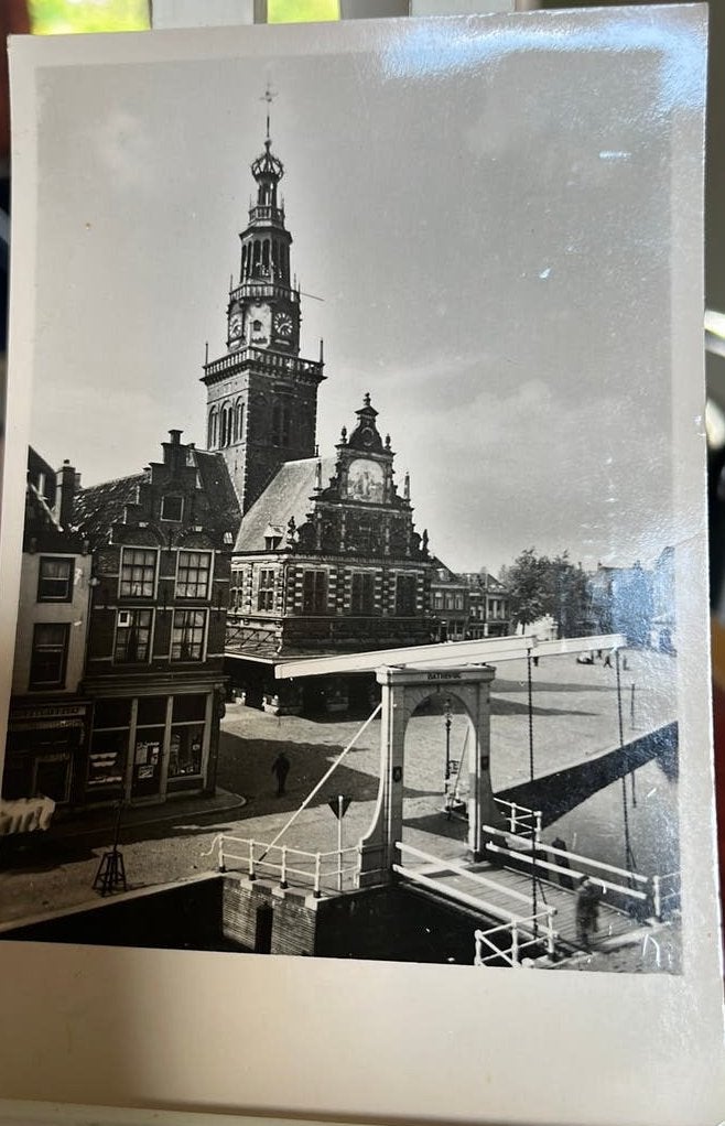 Alkmaar waag waaggebouw kaasmarkt 1949 zwartwit, Ophalen of Verzenden, 1940 tot 1960, Noord-Holland