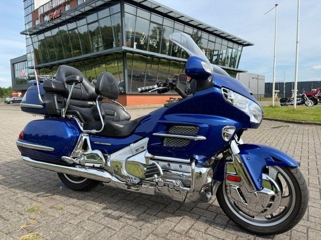 Honda GL1800 DE LUXE GOLD WING (bj 2002), Dopplerlaan 26
9207 HC  Drachten, M-Point, Gebruikt, Bedrijf