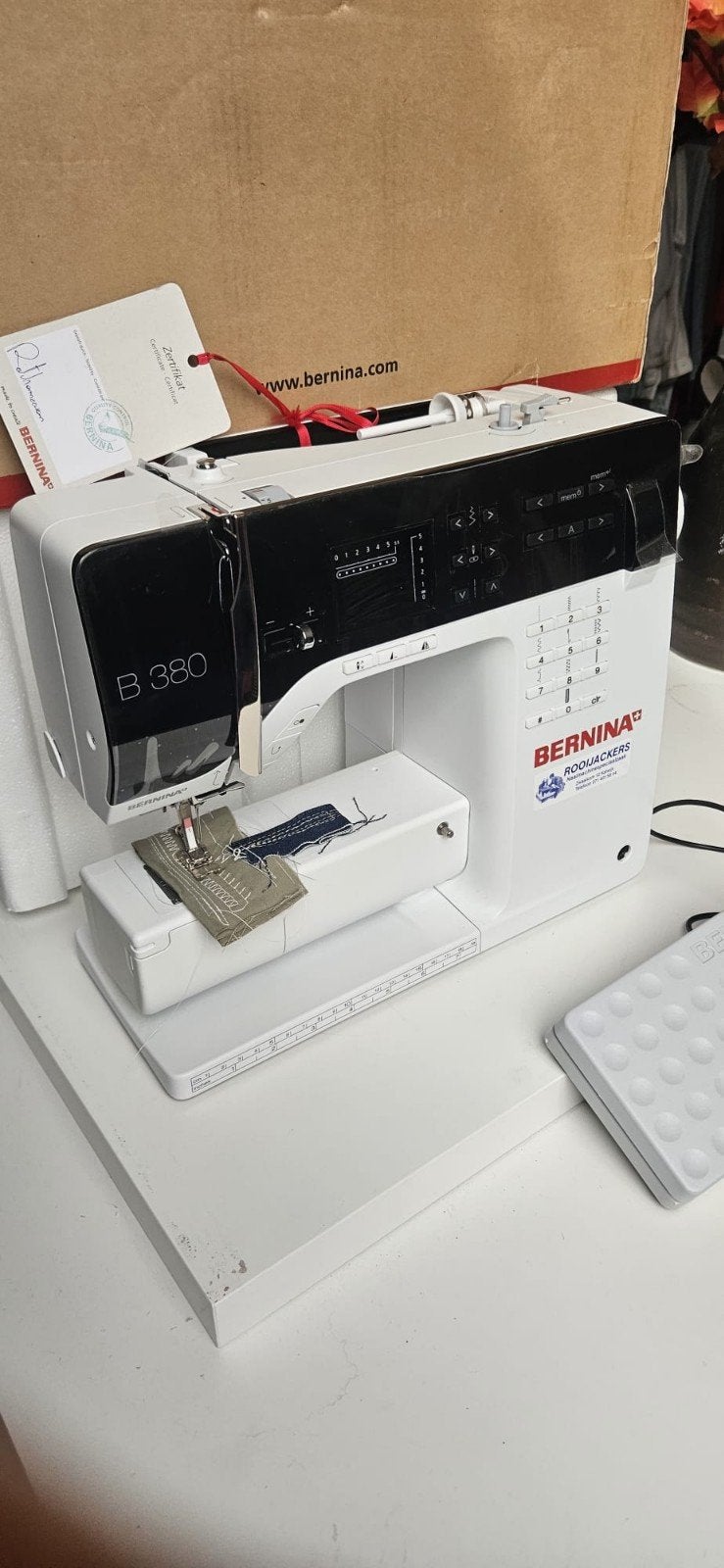 Nieuwe Bernina B 380 Naaimachine - Professioneel en Compleet, Ophalen of Verzenden, Nieuw, Naaimachine, Bernina
