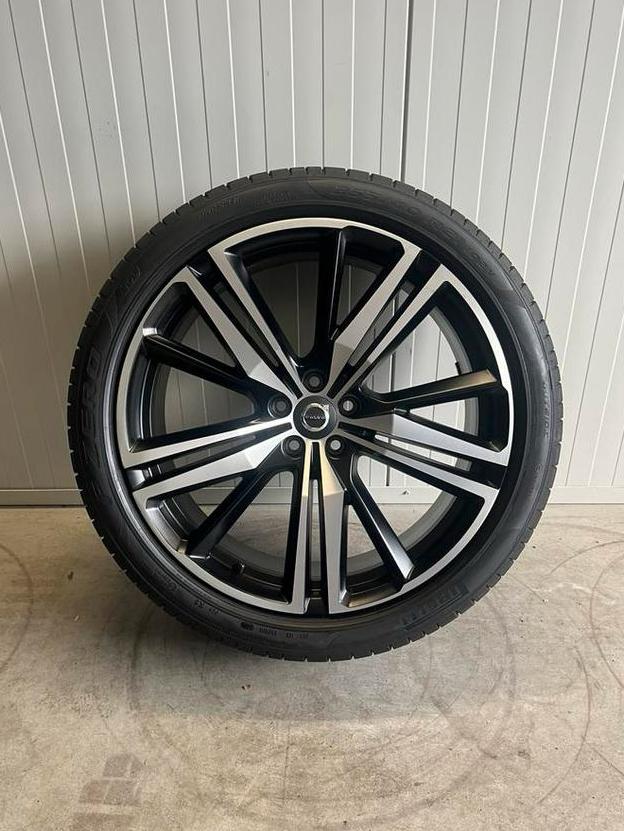 🚗 Volvo XC60 - R-Design - NIEUW! - 21 inch - Pirelli Zomer, 255 mm, Banden en Velgen, Nieuw, Personenwagen