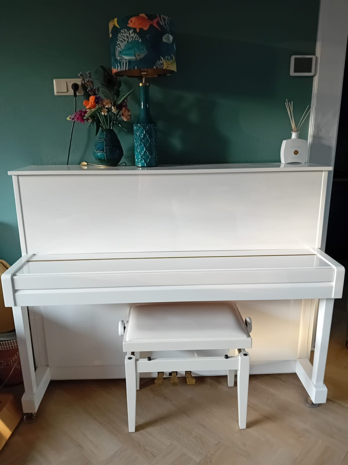 HSINGHAI piano, zeer mooi, met kruk, Ophalen, Contact@vintageaudiobreda.nl, Wit, HSINGHAI