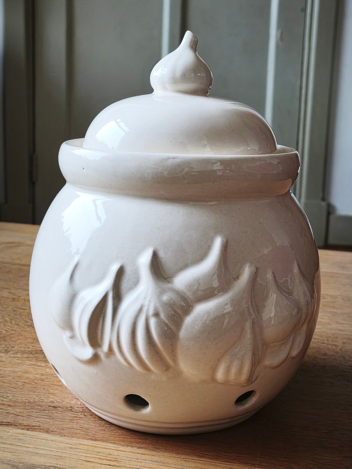 Vintage knoflookpot / uienpot van keramiek, Beige, Gebruikt, Ophalen of Verzenden, Voorraadpot