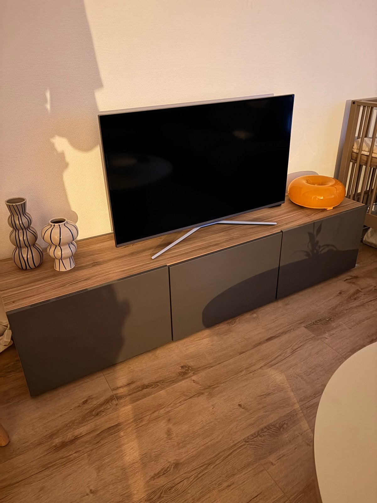 IKEA Bestå TV-meubel - Modern en functioneel, Huis en Inrichting, Gebruikt, 150 tot 200 cm, Ophalen of Verzenden, Minder dan 100 cm
