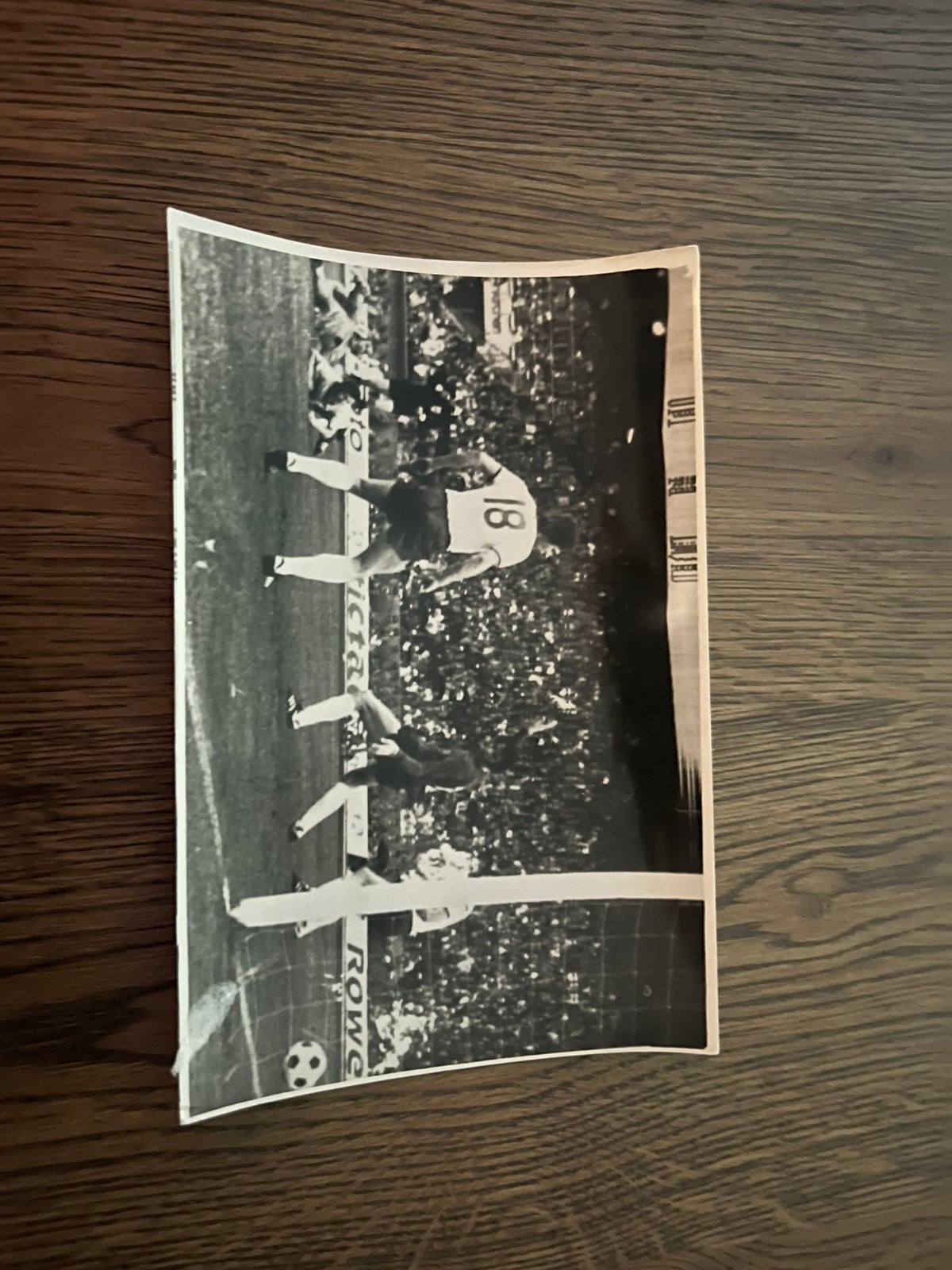 PERSFOTO NEDERLAND-DDR WK 74 NEESKENS SCOORT 1-0, Ophalen of Verzenden, Zo goed als nieuw, Overige binnenlandse clubs, Overige typen