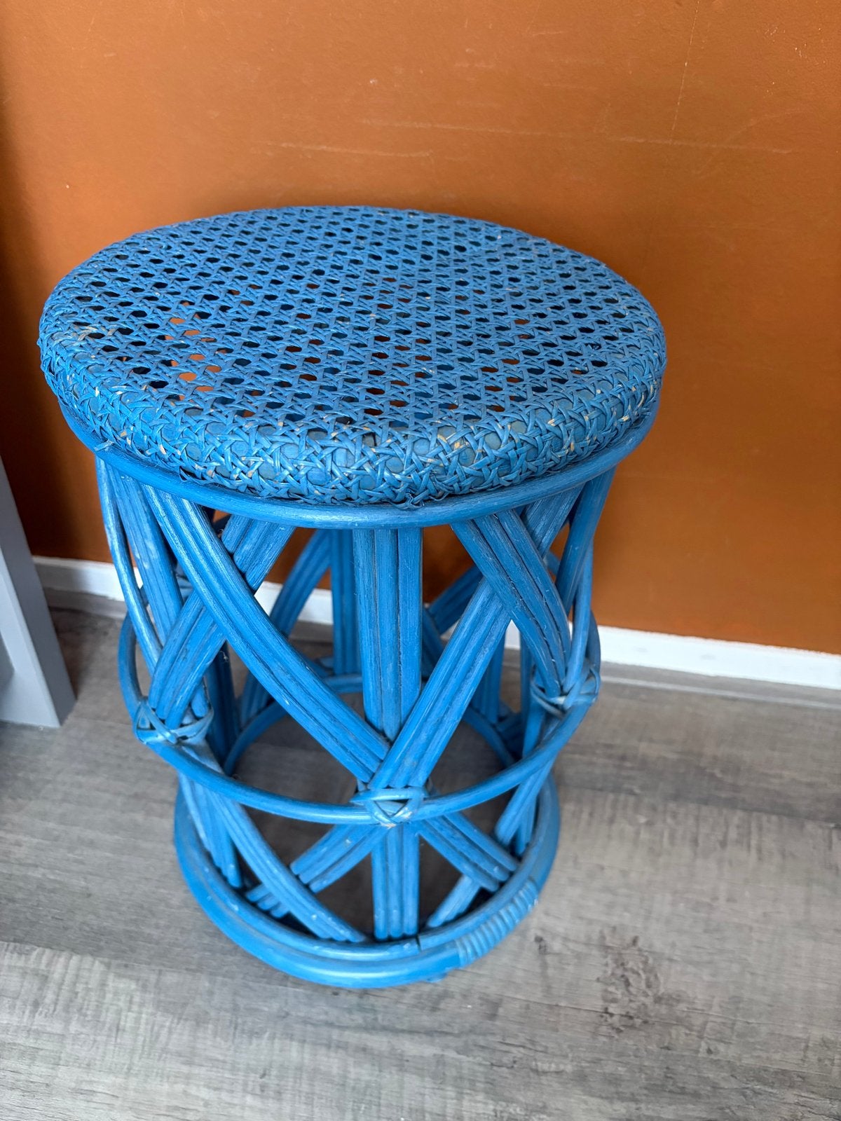 KidsDepot Clu-Clu rotan krukje blue blauw bijzettafel, Huis en Inrichting, Krukjes, Ophalen, Gebruikt, Overige materialen