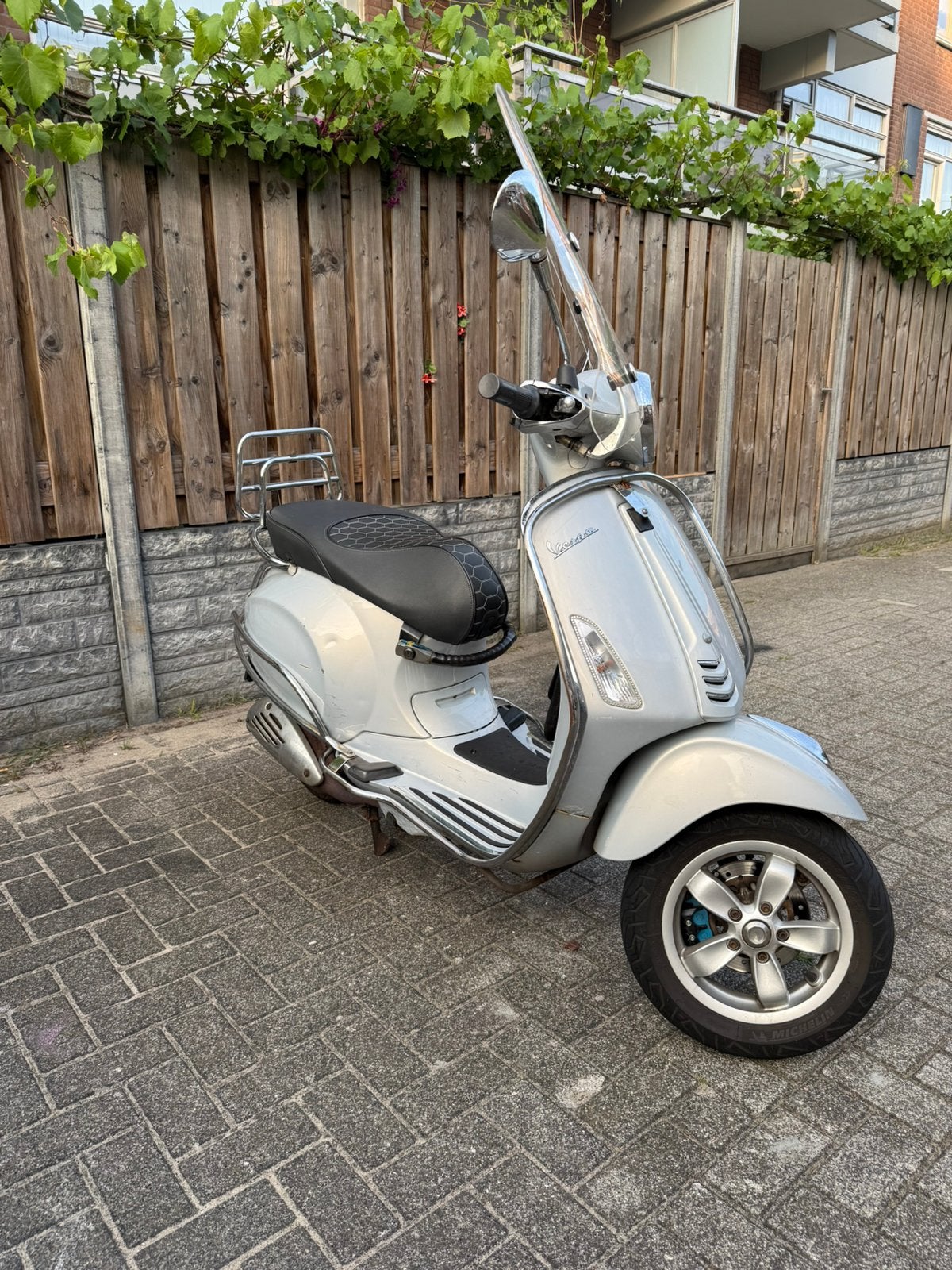 Vespa primavera geel kenteken 45km/h, Ophalen, Zo goed als nieuw, Benzine, Overige modellen