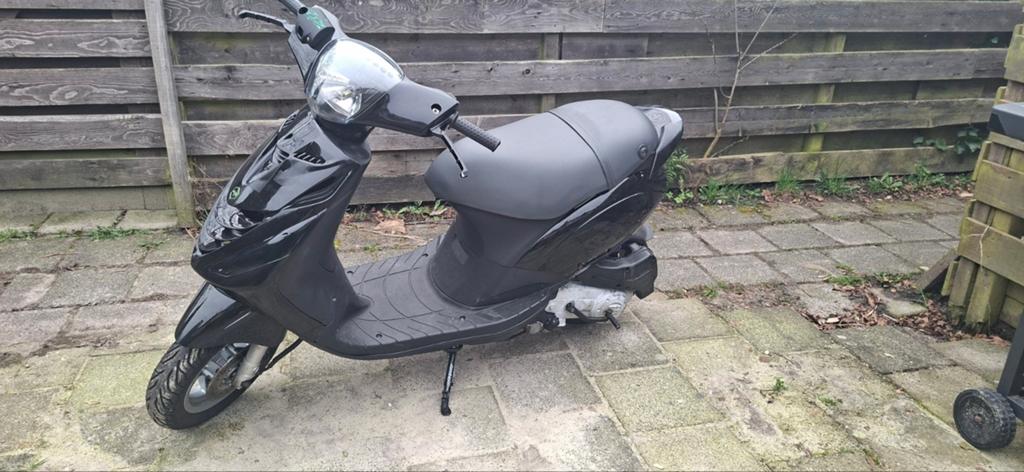 Zip 4t 2v 80cc brom, Fietsen en Brommers, Scooters | Piaggio, Ophalen, Zo goed als nieuw, Benzine, Zip