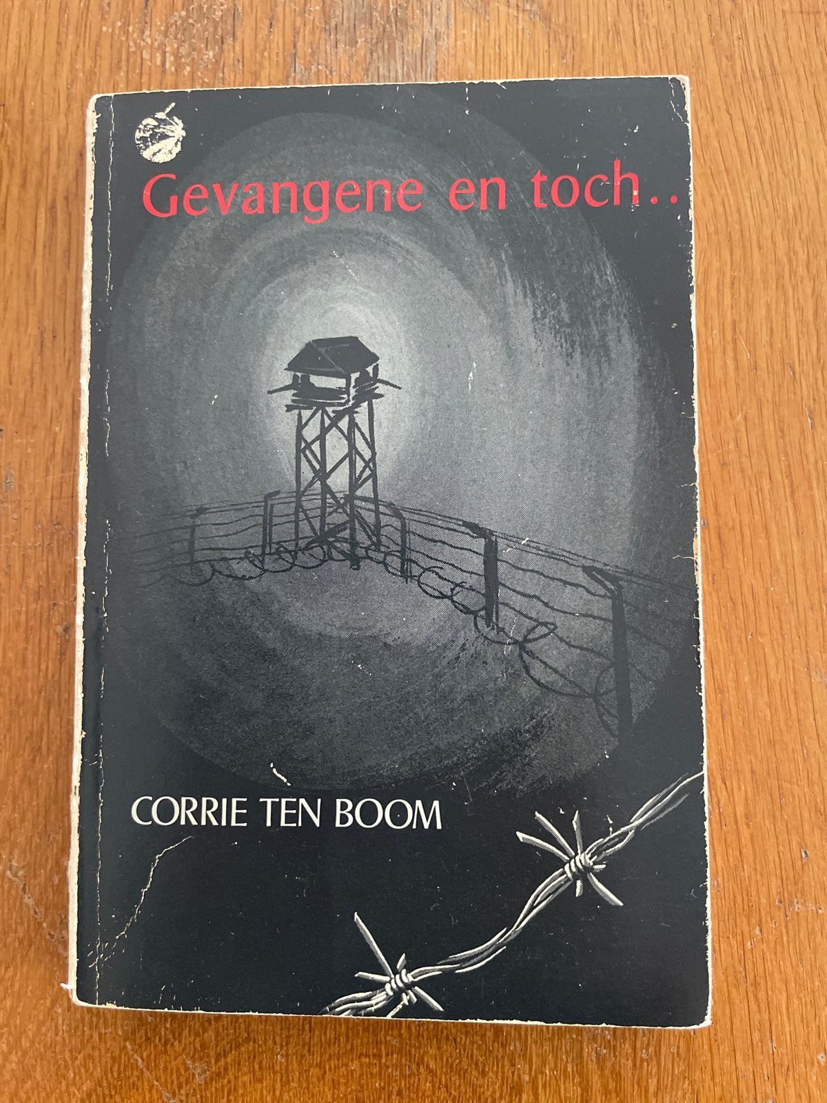 Gevangene en toch... - Corrie ten Boom, Boeken, Ophalen of Verzenden, Gelezen, Christendom | Protestants
