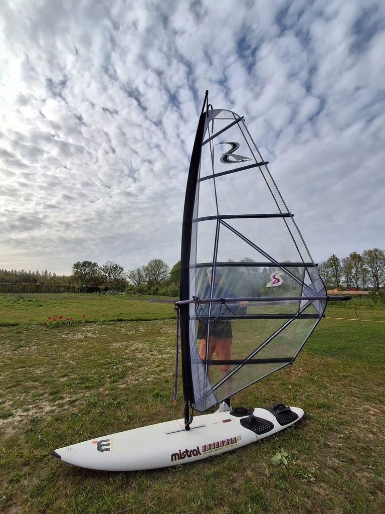 Surfset Mistral Screamer 4,5m2 Simmer zeil, Watersport en Boten, Ophalen, 250 tot 300 cm, Gebruikt, Met vin(nen)
