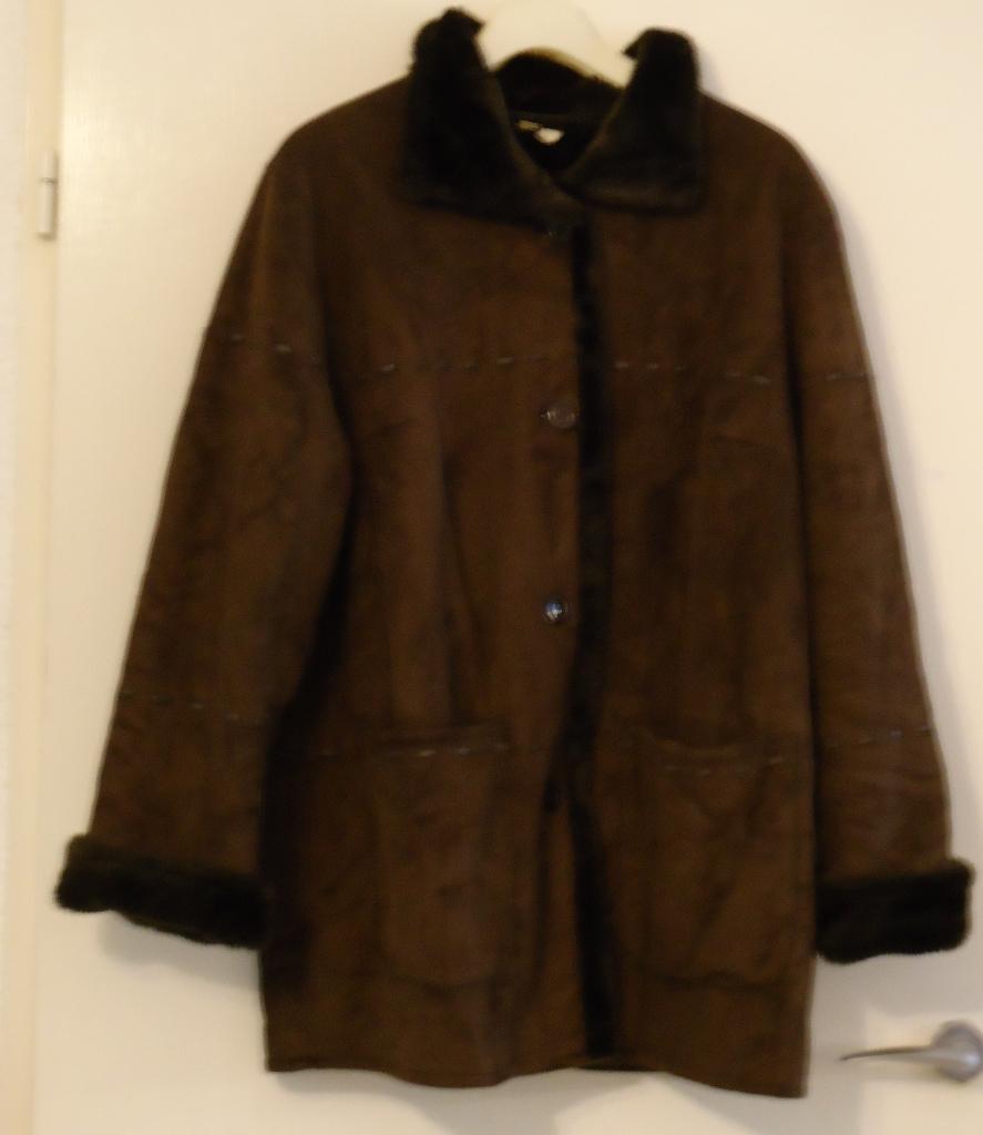 Mooie warme bruine suede dames jas maat 44 (K13), Ophalen of Verzenden, Zo goed als nieuw, Maat 42/44 (L), Bruin