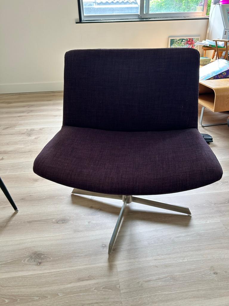Moderne paarse fauteuil met draaivoet, Huis en Inrichting, Stoelen, Zo goed als nieuw, Eén, Metaal, Overige kleuren, Ophalen