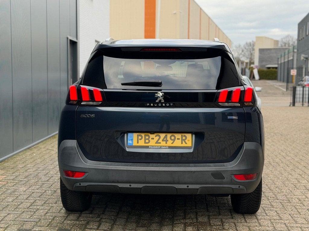 Peugeot 5008 1.2 PureTech 7 persoons Camera Navi Carplay, Auto's, Peugeot, Voorwielaandrijving, Gebruikt, Euro 6, 1199 cc