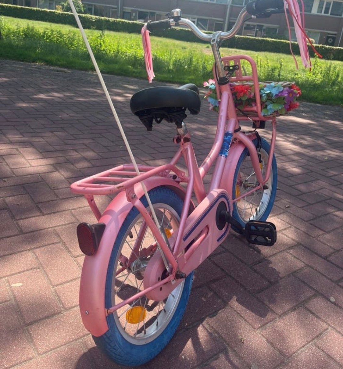 Leuke roze meisjesfiets 16 inch met mandje en slingers, Ophalen, Gebruikt, 16 tot 20 inch