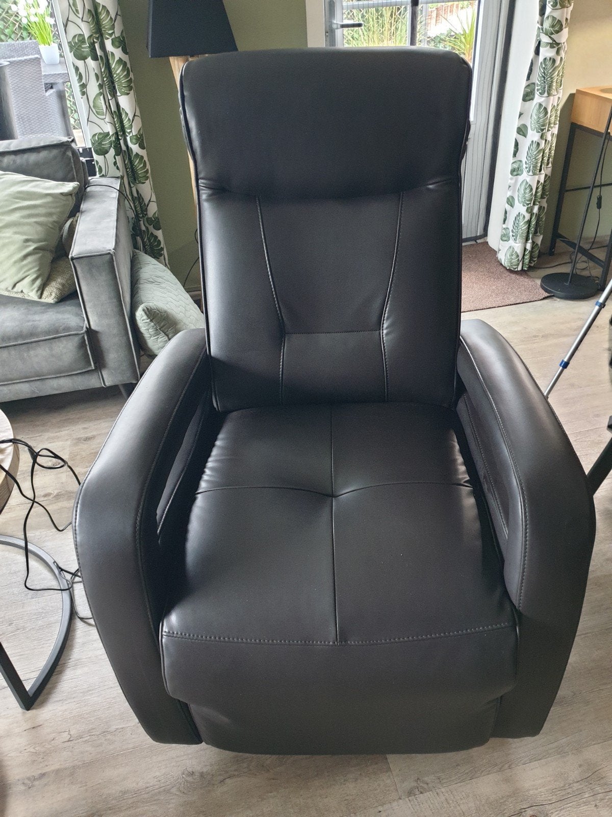 Finlandic Relaxfauteuil - Zwart PU Leer - Elektrisch Verstel, Huis en Inrichting, Ophalen, Gebruikt, Minder dan 75 cm, Modern, Comfort