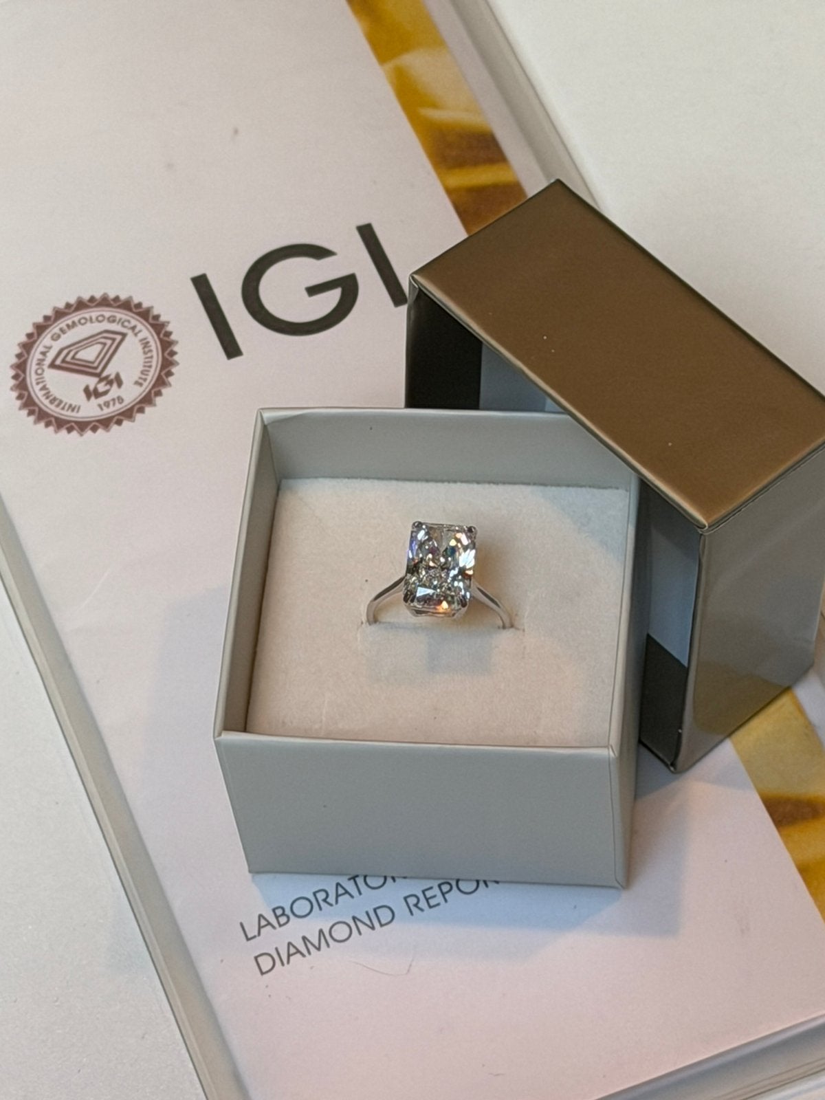 Gouden verlovingsring met grote diamant 5ct met certificaat!, Verzenden, Nieuw, 17 tot 18, Met edelsteen