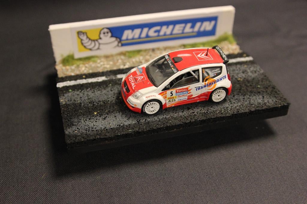 Diorama circuit met muur Michelin 1:43, Hobby en Vrije tijd, Modelbouw | Figuren en Diorama's, Nieuw, Diorama, 1:35 tot 1:50, Ophalen of Verzenden