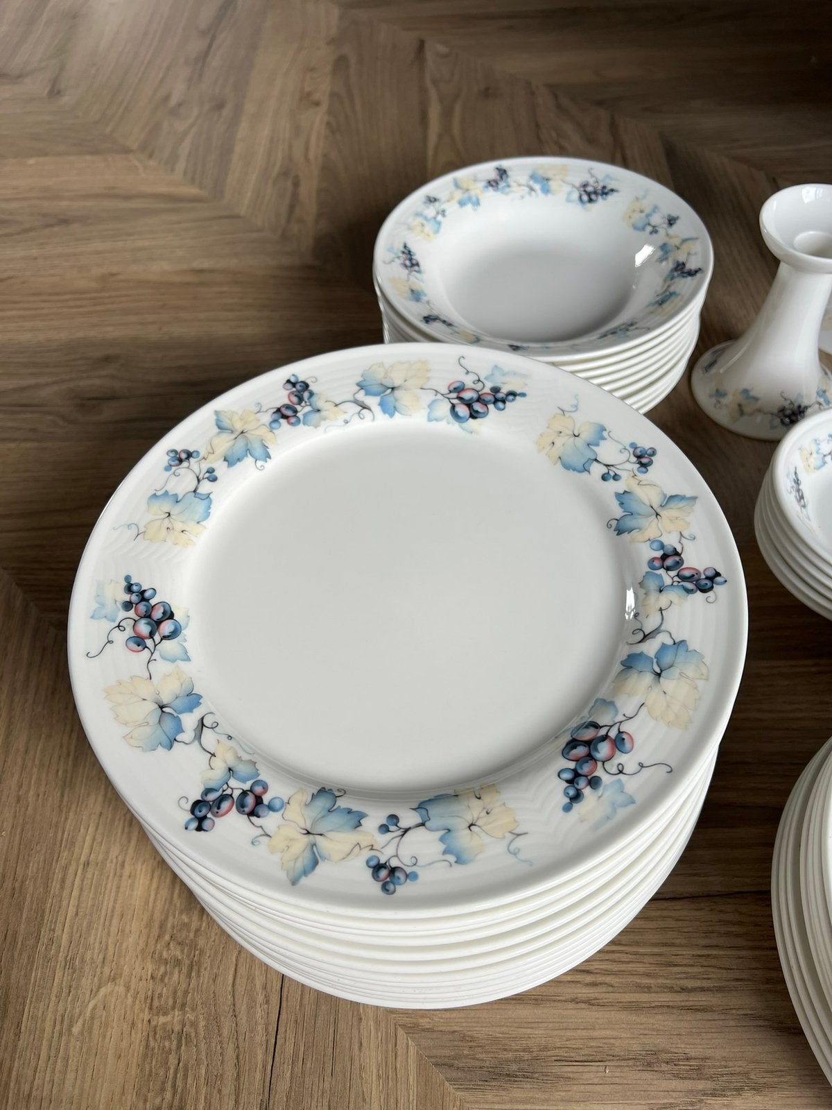Villeroy & Boch servies 36 delig - 6 persoons druivenmotief, Antiek en Kunst, Ophalen