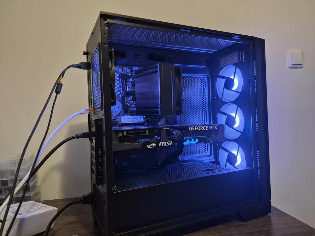 Gaming PC // RTX 5070 Ti & AMD Ryzen 7 9700X //, 7604 HM, 32 GB, AMD Ryzen 7 9700X, Zelf gebouwde pc