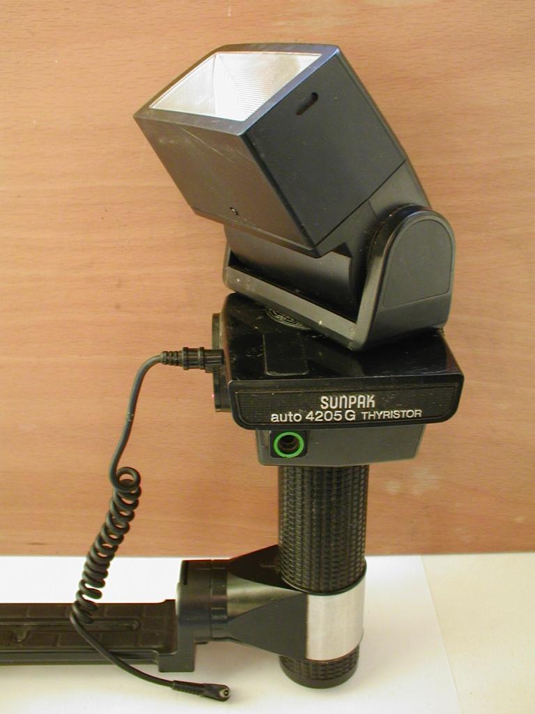 Sunpak Auto 4205G Thyristor staafflitser, Ophalen of Verzenden, Gebruikt, Overige merken, Kantelbaar