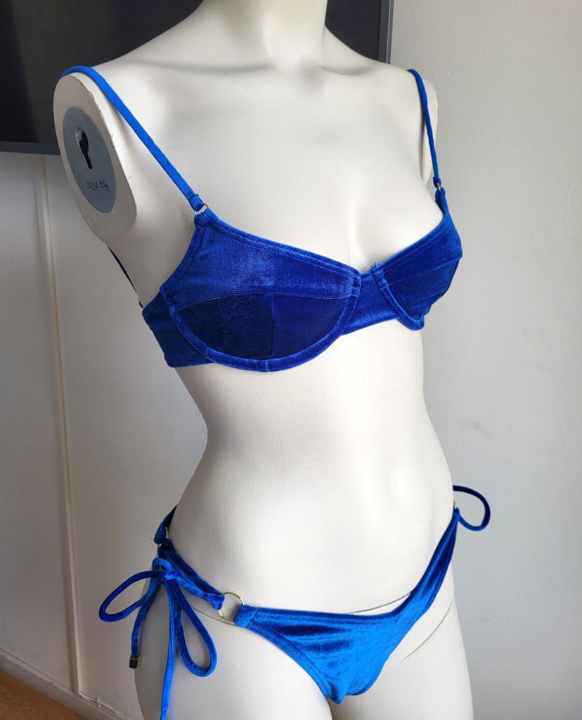 Y2K blauwe velours bikini met beugeltop en strikbroekje, Kleding | Dames, Ophalen of Verzenden, Zo goed als nieuw, Blauw