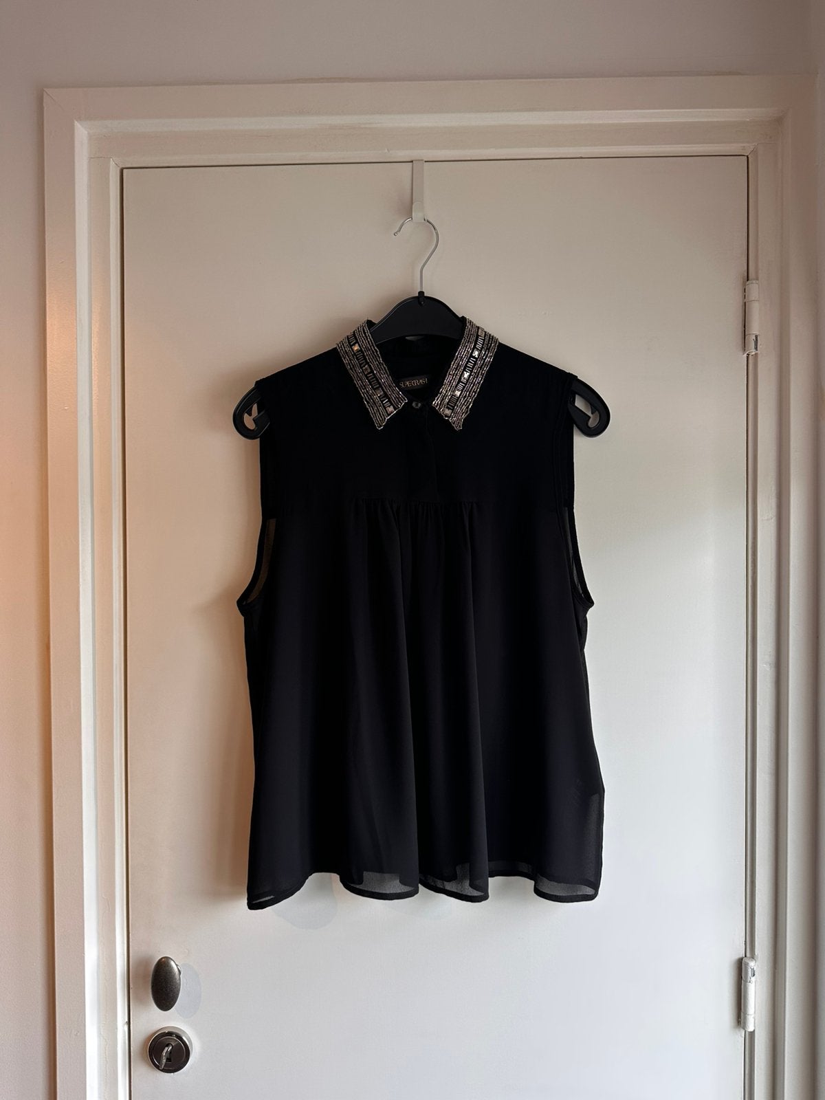 Supertrash mouwloze top met kralenkraag - maat 38, Maat 38/40 (M), Zwart, Ophalen of Verzenden, Zo goed als nieuw
