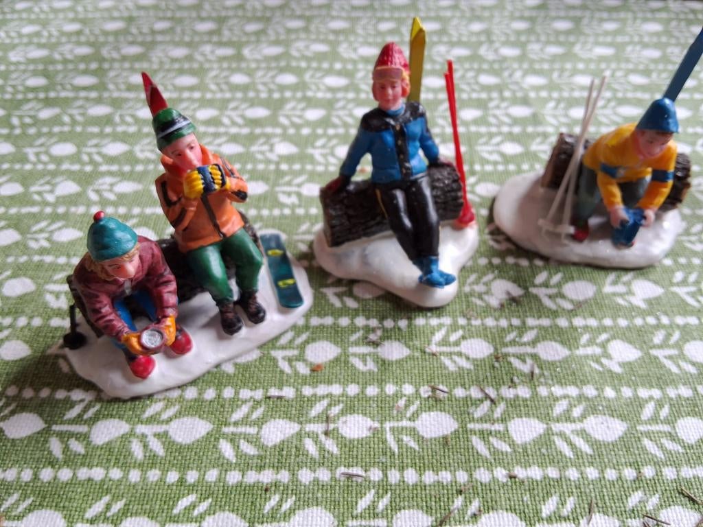 Lemax Vintage Kersttafereel Skiërs  - 3 Stuks, Diversen, Kerst, Ophalen of Verzenden, Zo goed als nieuw