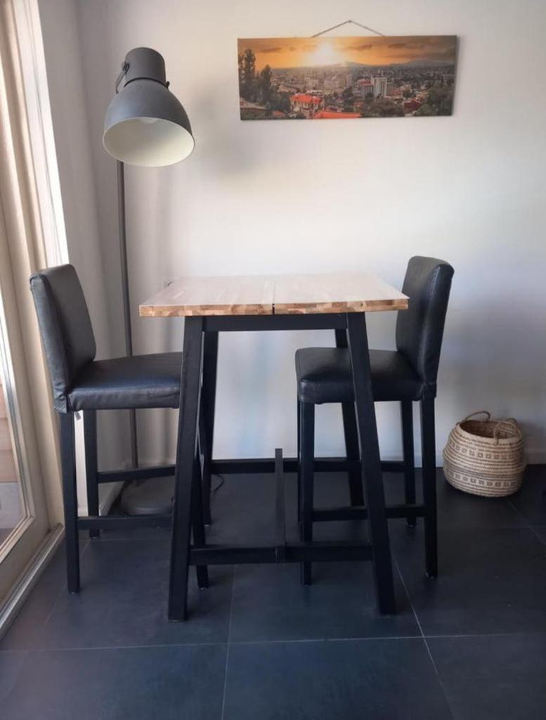 Bartafel met 2 barstoelen, Huis en Inrichting, Ophalen, Zo goed als nieuw, Inclusief barstoelen