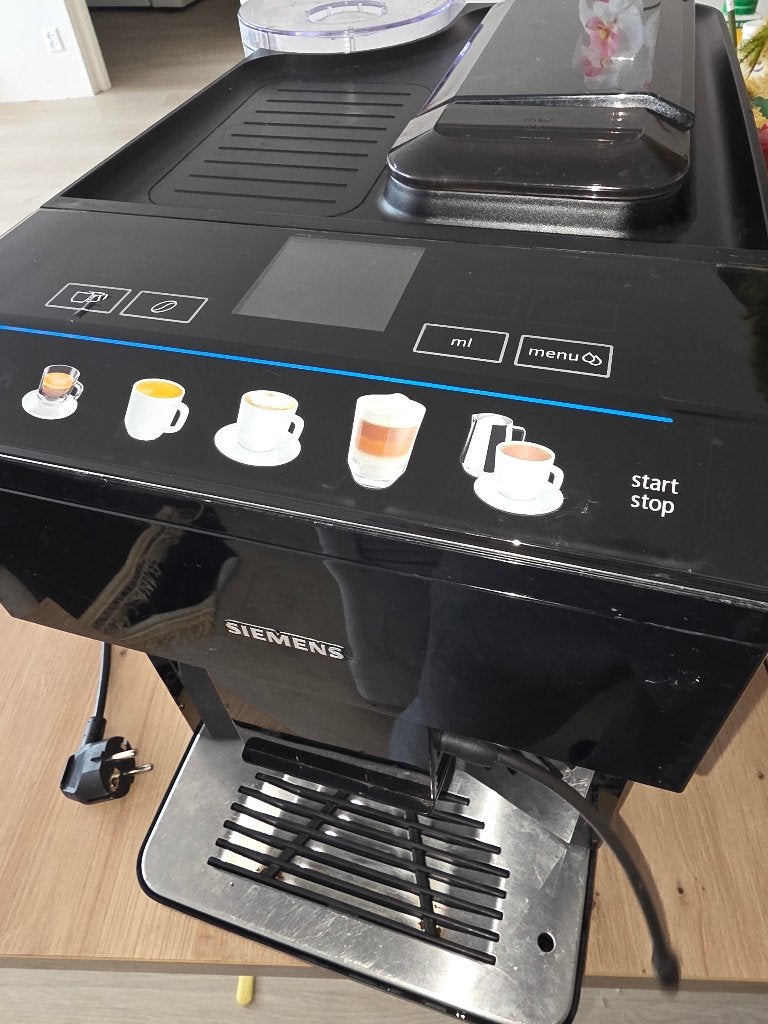 Siemens EQ 500 Volautomatische Koffiemachine, Witgoed en Apparatuur, Koffiezetapparaten, Afneembaar waterreservoir, Gebruikt, Koffiemachine