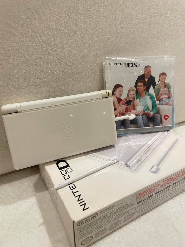 Nintendo DS Lite Wit - Compleet met doos en oplader, Spelcomputers en Games, Spelcomputers | Nintendo DS, Ophalen, Gebruikt, Wit