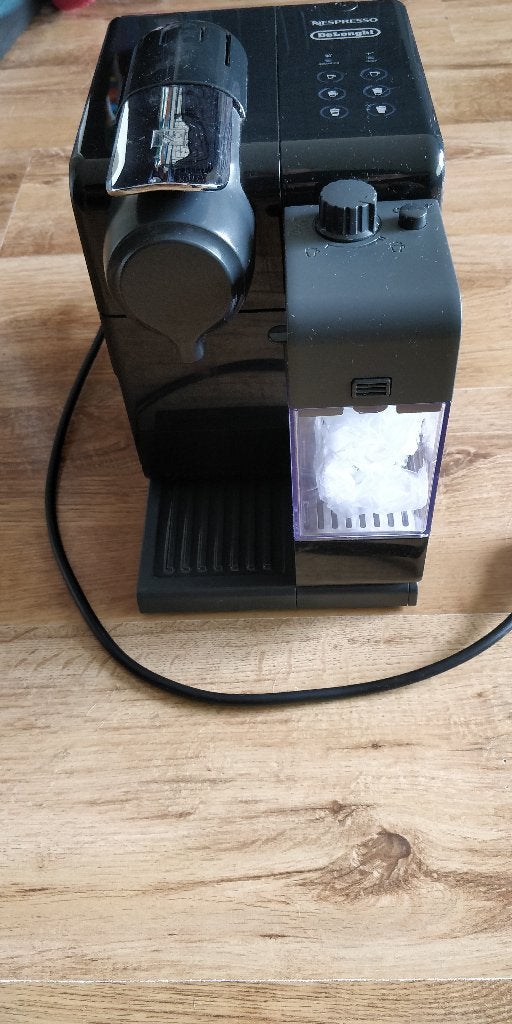 De'Longhi Nespresso Lattissima Touch EN560.B Zwart, Koffiepads en cups, Gebruikt, Koffiemachine, Ophalen of Verzenden