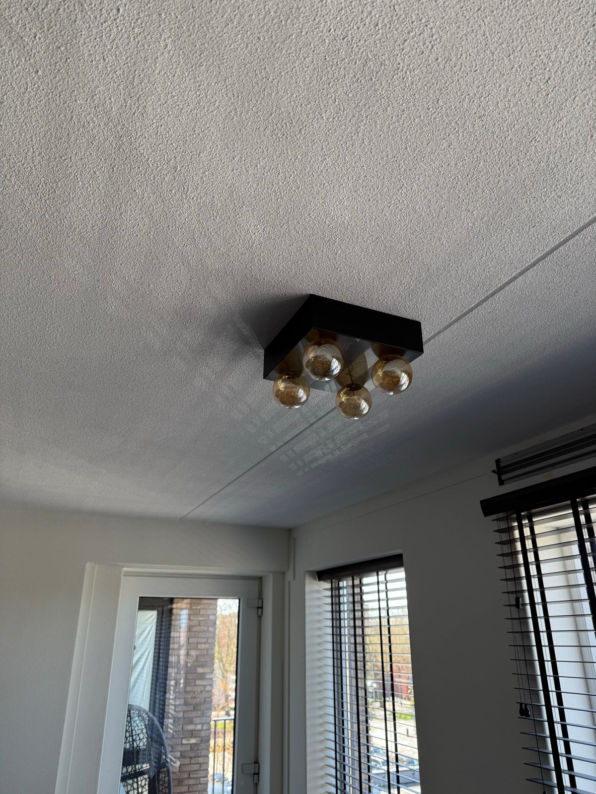 Zwarte plafondlamp met 4 amberkleurige LED bollen, Ophalen, Zo goed als nieuw, Metaal
