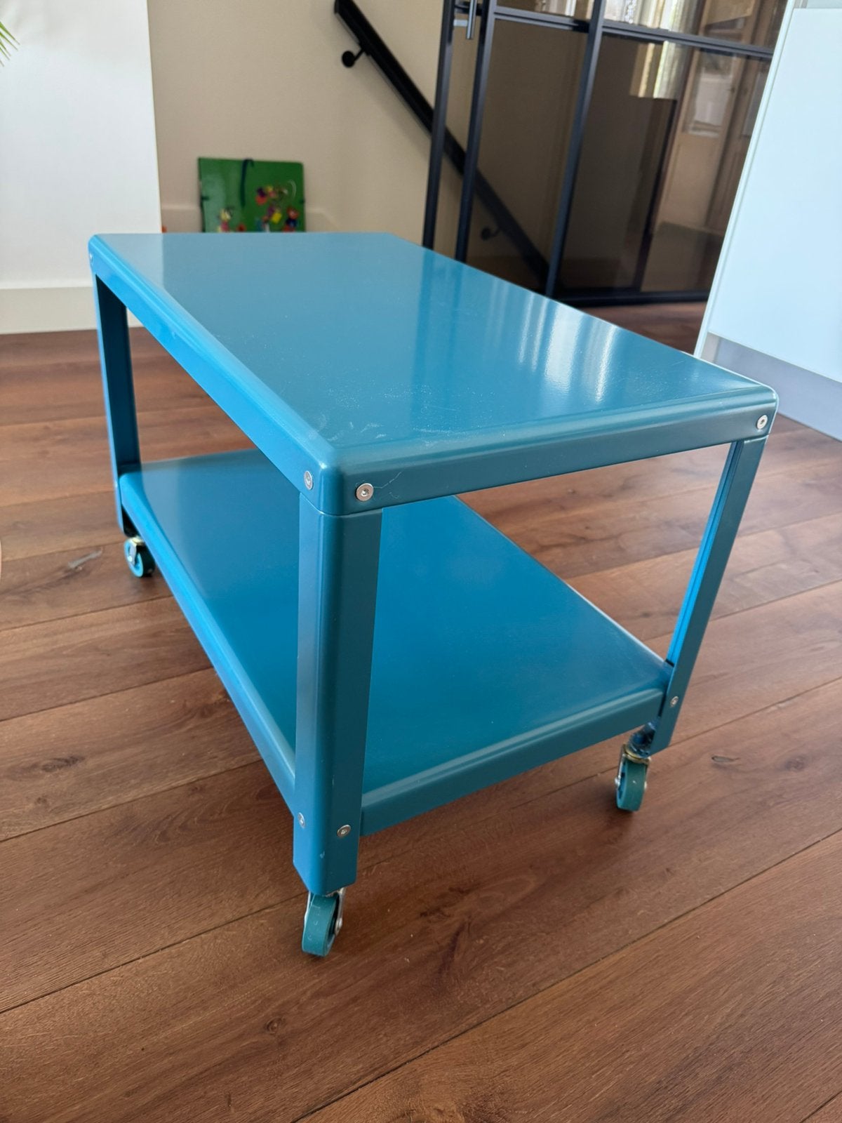 Bijzettafel op wielen, metaal, Huis en Inrichting, Tafels | Bijzettafels, Metaal of Aluminium, 55 tot 75 cm, Zo goed als nieuw