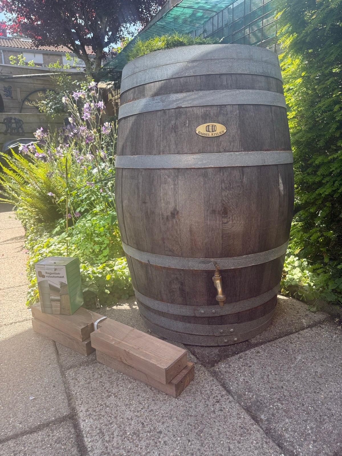 Regenton van barrel met houten kruis en regenpijpaansluiting, Ophalen, Gebruikt, Met kraantje, 150 liter of meer