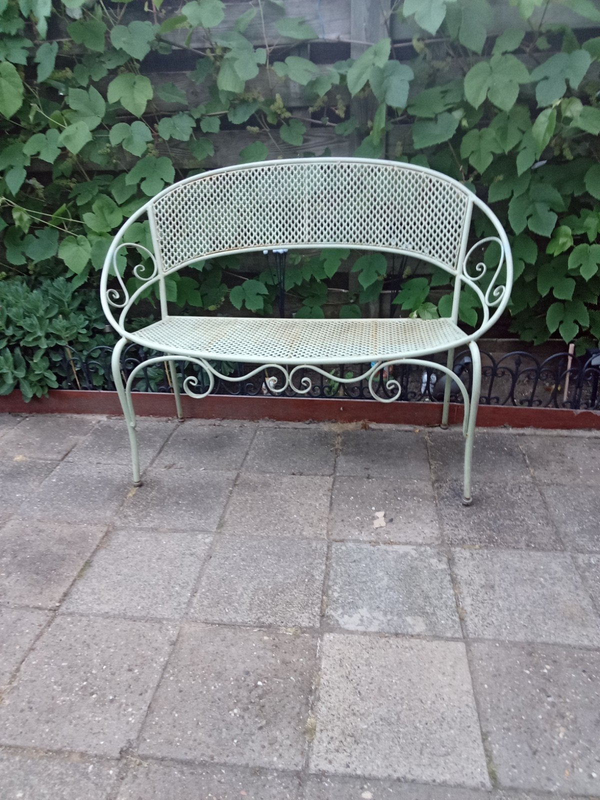 Stevige ijzeren tuinbank, zelf opknappen of zo laten, Tuin en Terras, Tuinbanken, Ophalen of Verzenden, Gebruikt, Metaal