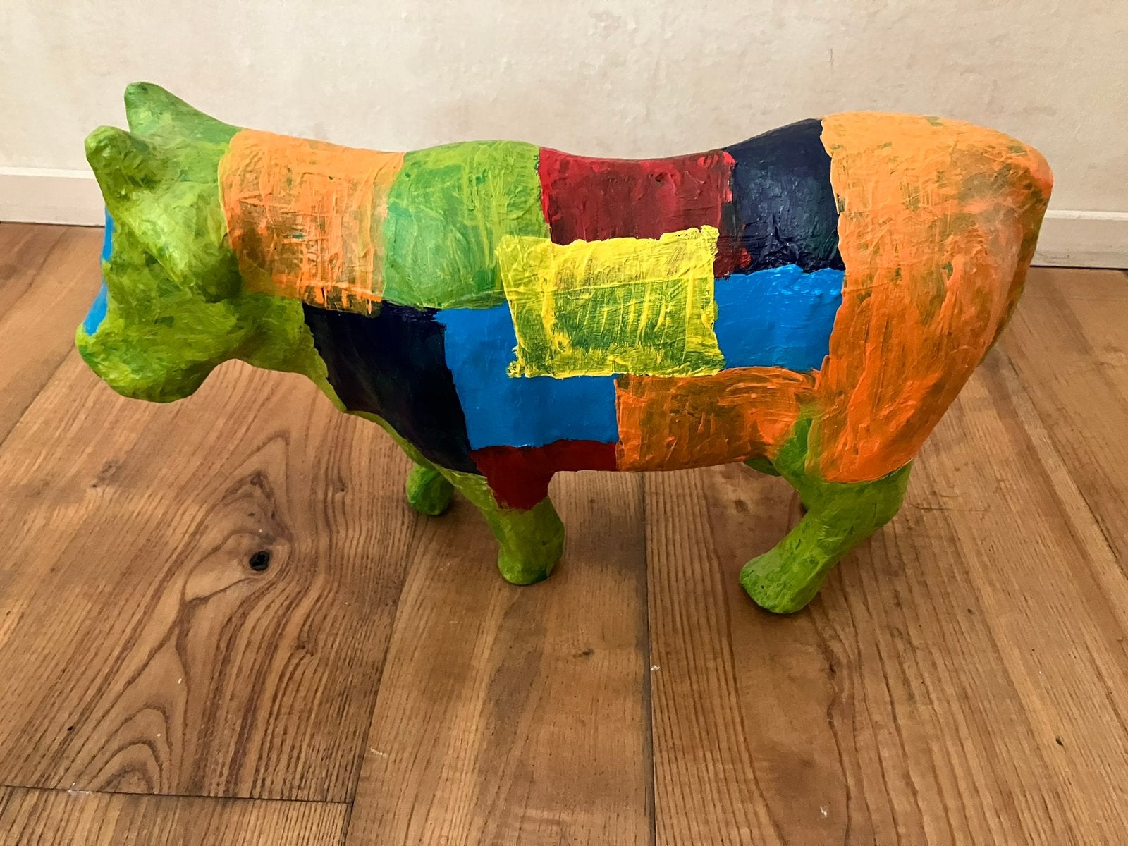 Koe, Papier-maché, handbeschilderd, kunstobject. Als nieuw!, Ophalen, Natuurlijk materiaal, Handgemaakt, Zoogdier
