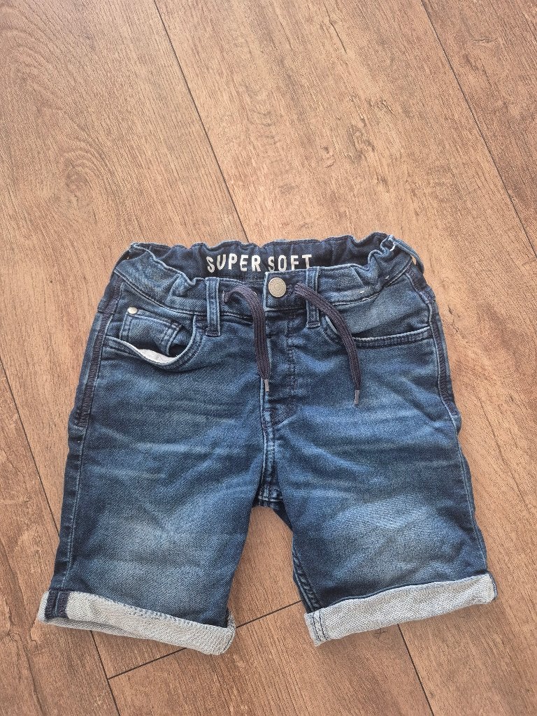 Te koop leuk kort spijkerbroekje maat 116, Ophalen of Verzenden, Gebruikt, Jongen, Broek