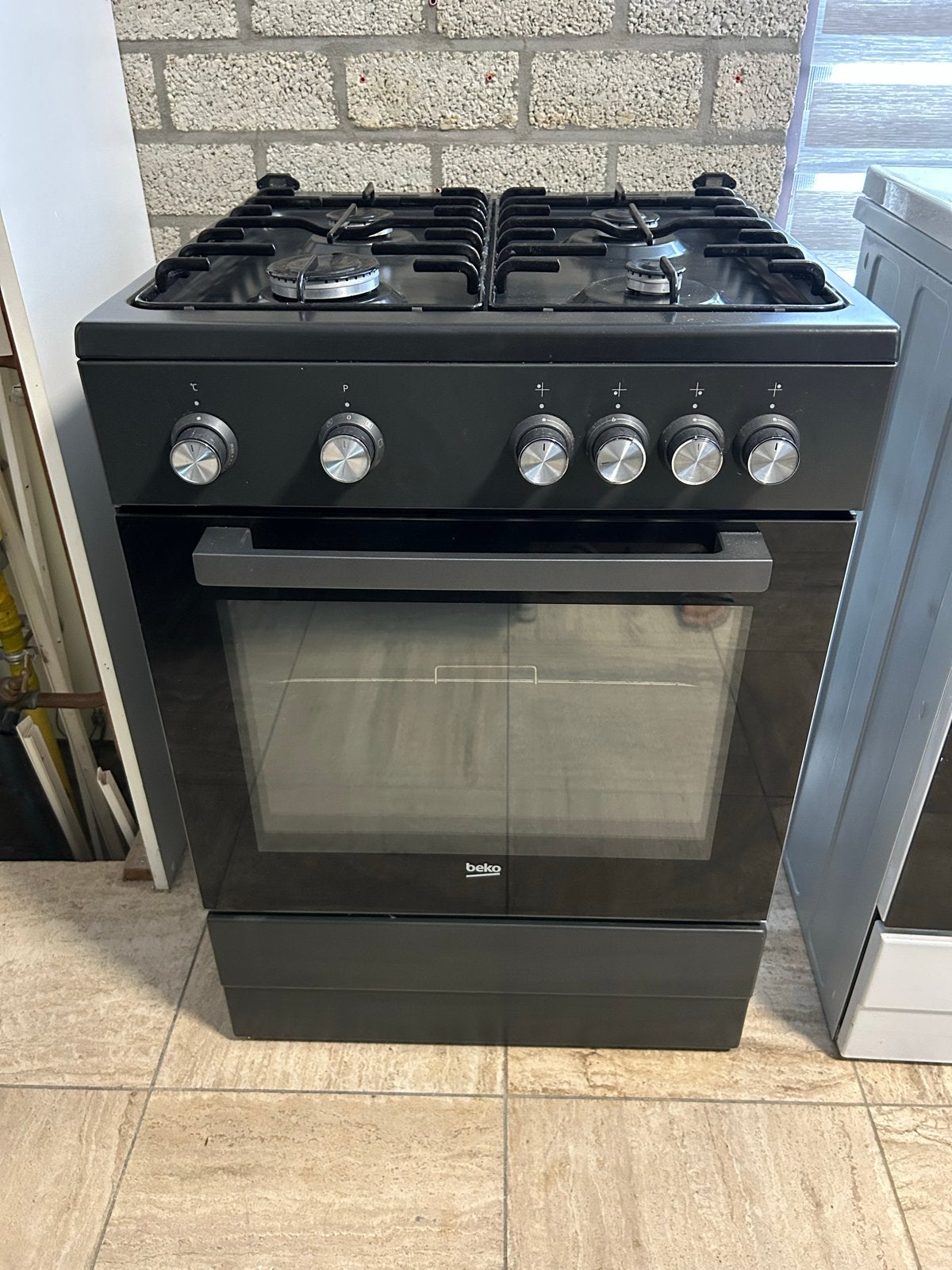 Beko Vrijstaand Gasfornuis met Oven - Zwart, Witgoed en Apparatuur, Kookplaten, Ophalen of Verzenden, Zo goed als nieuw, Vrijstaand