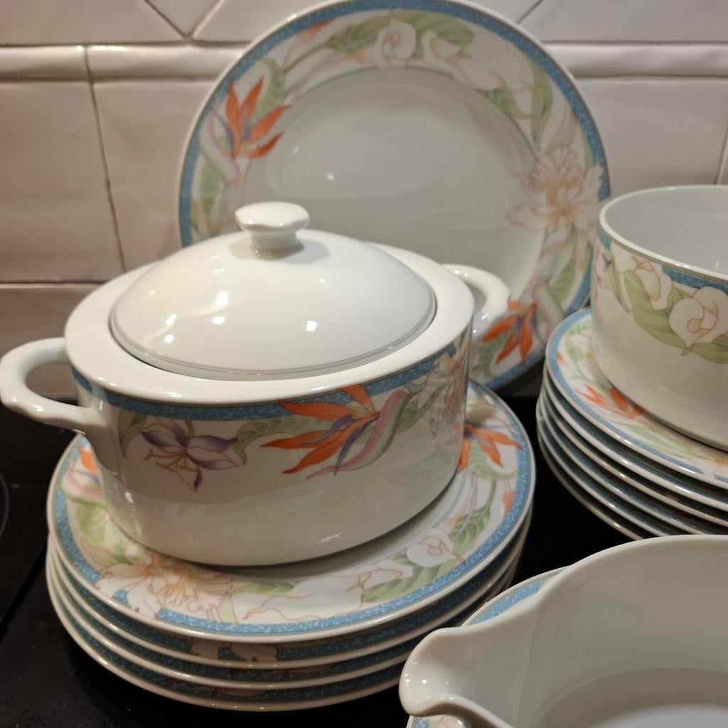 Prachtig servies met bloemmotief - Compleet, Ophalen, Zo goed als nieuw, Overige stijlen, Porselein