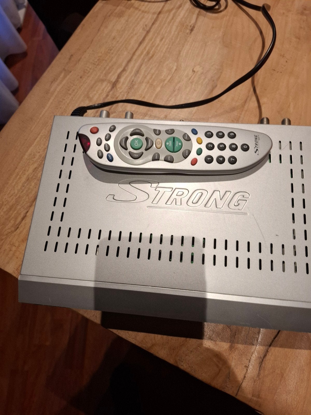 Strong SRT 6850 Digitale Satellietontvanger, Ophalen of Verzenden, Gebruikt, Decoder