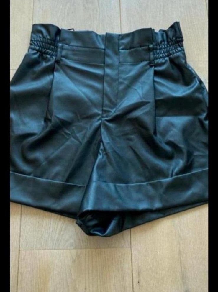 Zara hotpants nieuwstaat M, Kleding | Dames, Maat 38/40 (M), Kort, Zwart, Ophalen of Verzenden