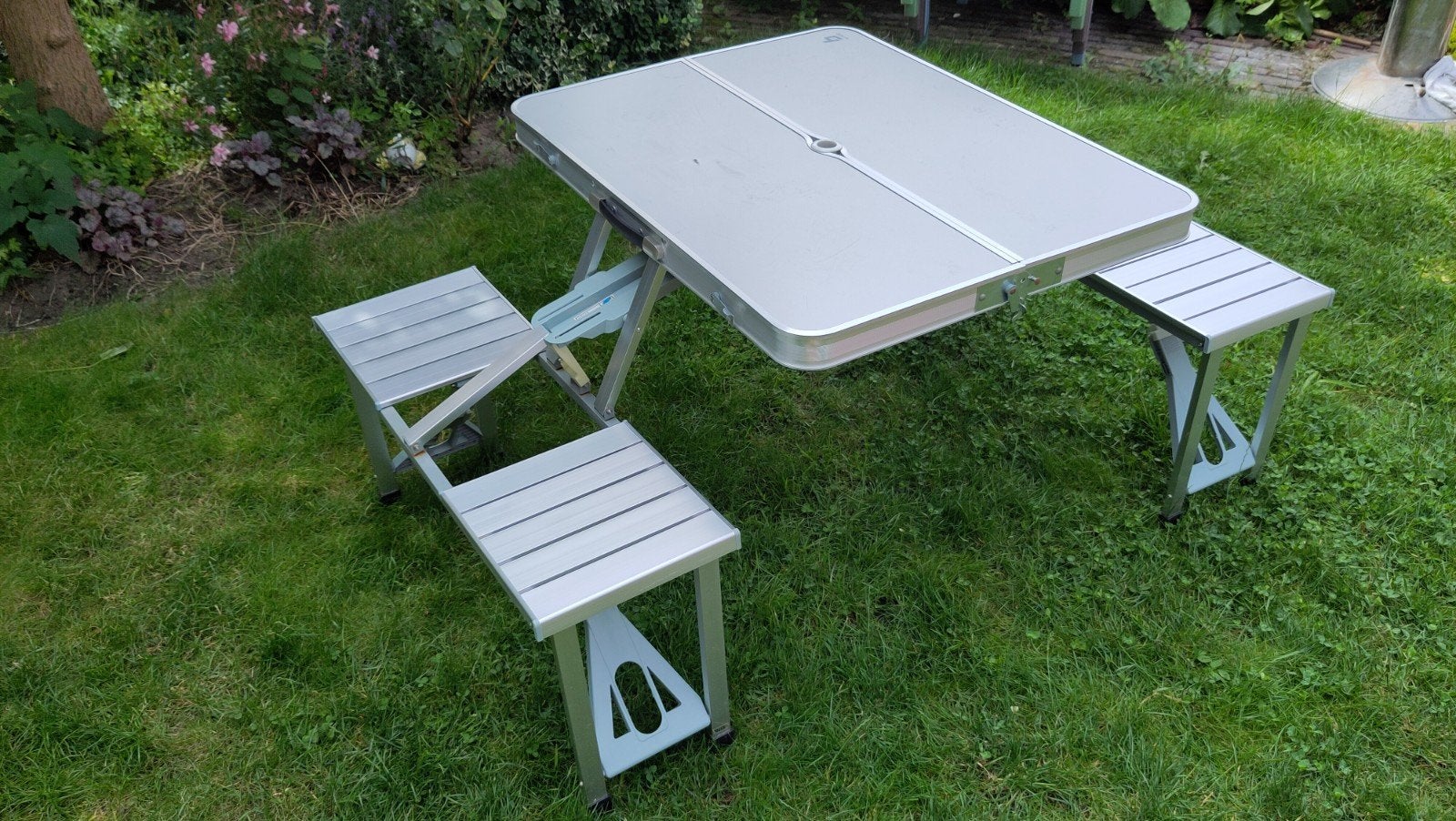 Bo-Camp aluminium campingtafel met bankjes, Ophalen of Verzenden, Zo goed als nieuw, Campingtafel
