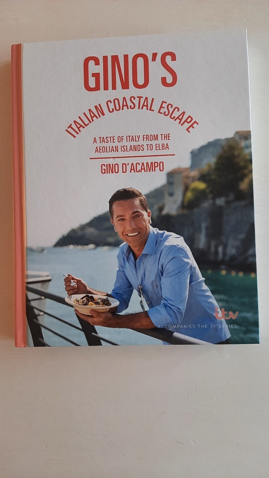 Gino's Italian Coastal Escape - boek Gino D'Acampo, Boeken, Kookboeken, Nieuw, Voorgerechten en Soepen, Hoofdgerechten, Tapas, Hapjes en Dim Sum