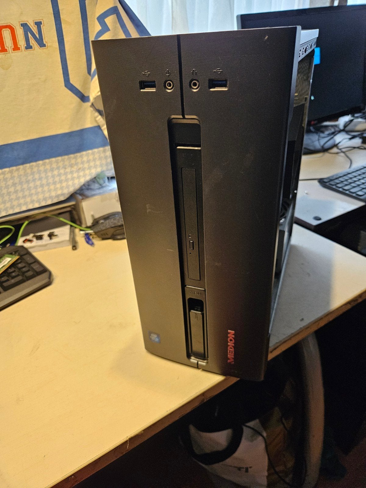 Medion i5,8e generatie 8GB DDR4 SSD Windows 11 64bit, Witgoed en Apparatuur, Ophalen of Verzenden, Zo goed als nieuw, Zonnebank enkelzijdig