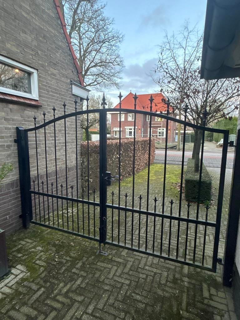 Sierlijke stalen dubbele poort, Ophalen, Gebruikt, Staal, 150 tot 200 cm
