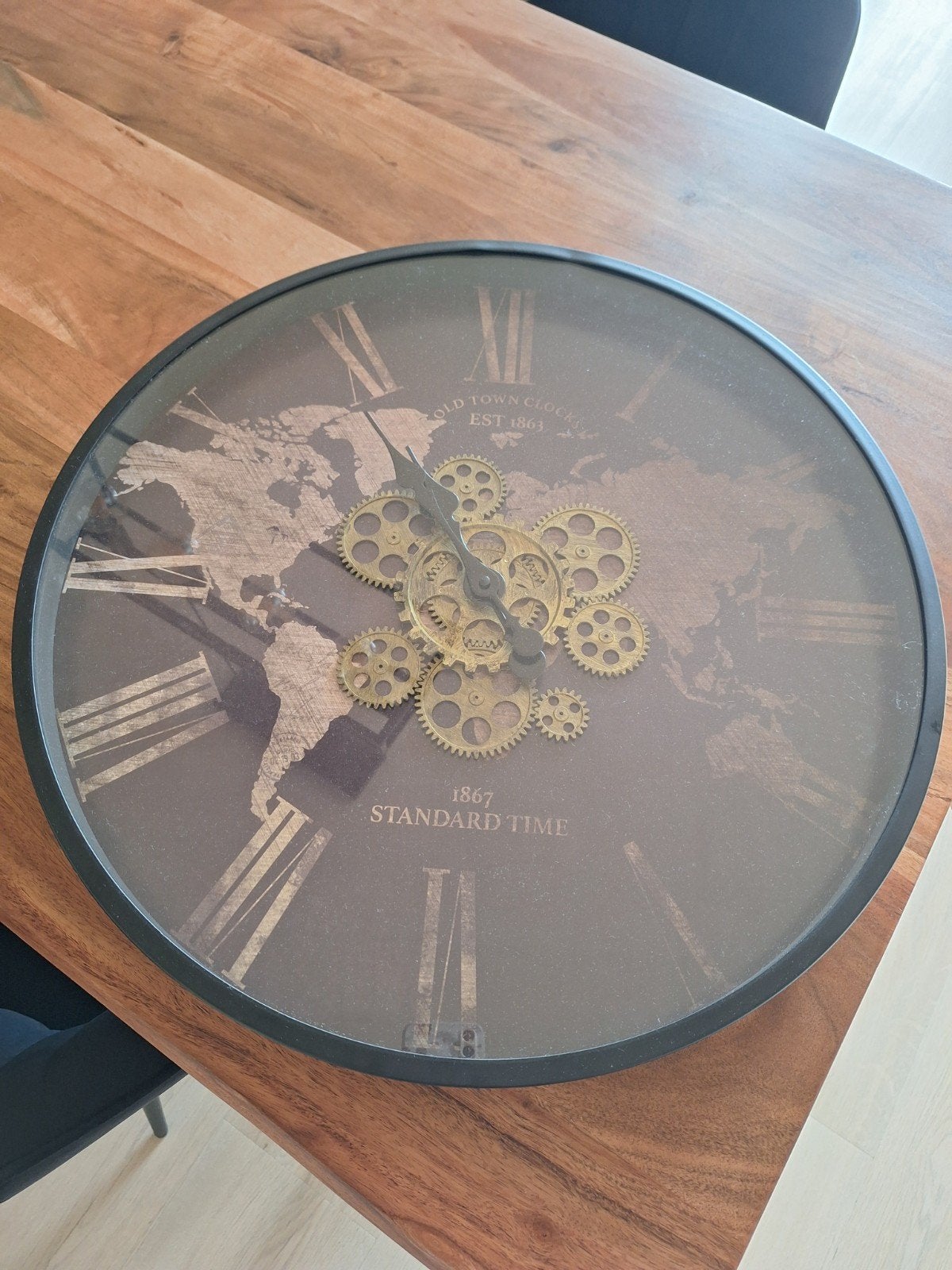 Grote Wandklok met Wereldkaart en Tandwielen - 54,5 cm, Ophalen, Zichtbaar uurwerk, Analoog, Industrieel