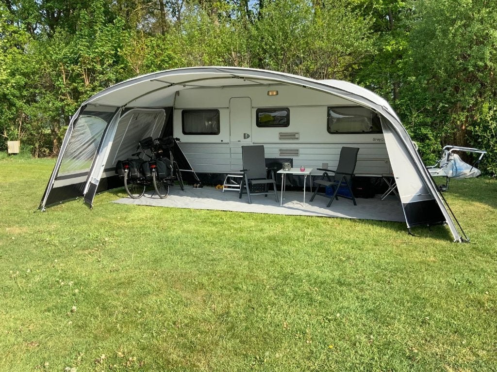 Kip Grey Line Special 49TEB caravan (2009) 100km/h, Caravans en Kamperen, Caravans, Kip, Treinzit, Particulier, Stabilisator